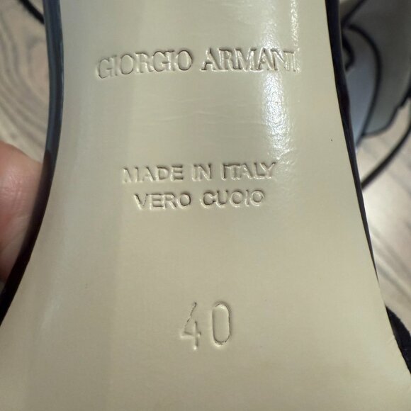 NWOB Giorgio Armani Suede Lasercut T-Strap Heels - Sz 9/40 - Picture 5 of 7